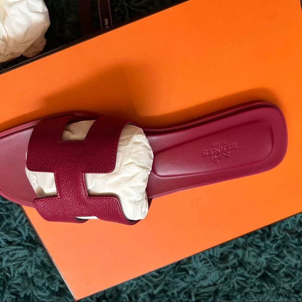 Brand new Hermes burgendy slides size 40
